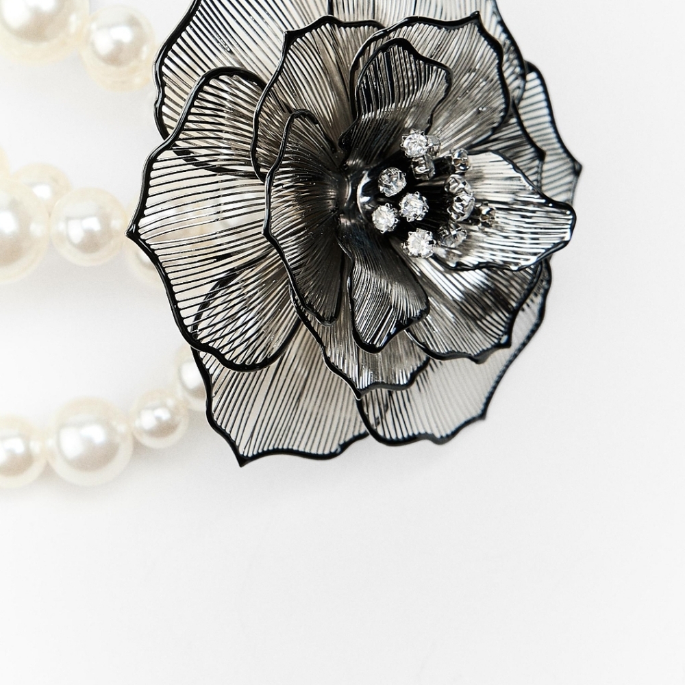 ZARA Shimmery Floral Pearl Bracelet (Silver, One Size) - Picture 5 of 7